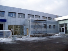 облицовка кассетами автоцентра Маршал